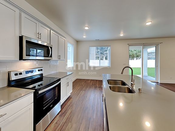 4th image of 657 Dudley St
