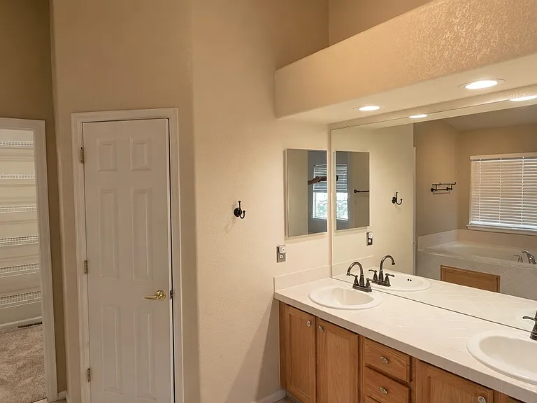 17059 Cornerstone Dr — Photo 13