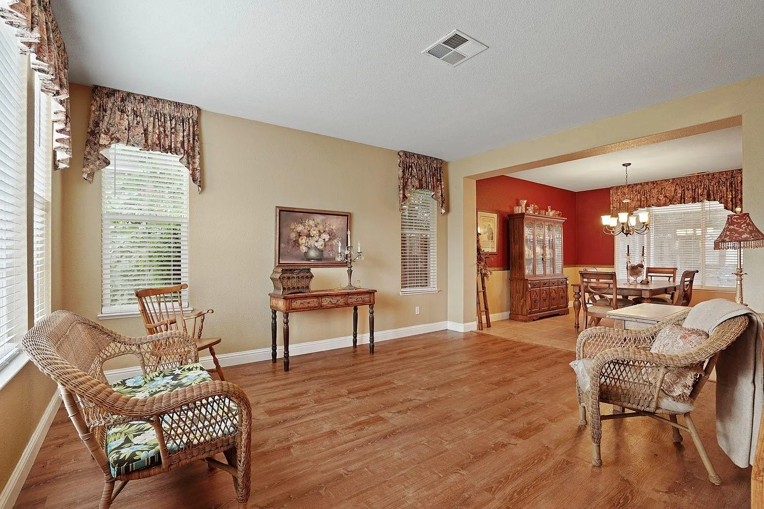 4 bed, 2944 sqft, $3,395 — Photo 2
