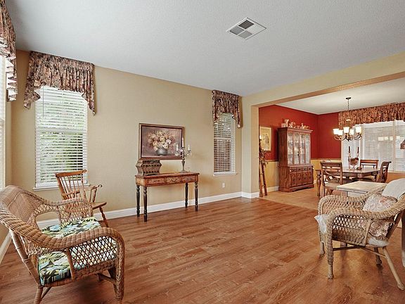 2nd image of 549 Glenbriar Cir