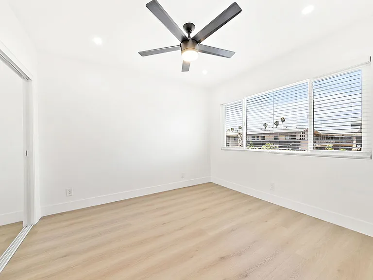 4021 Stevely Ave — Photo 41