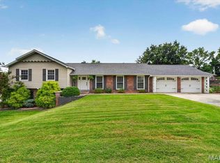 20 Shawnee Dr, Saint Charles, MO 63301