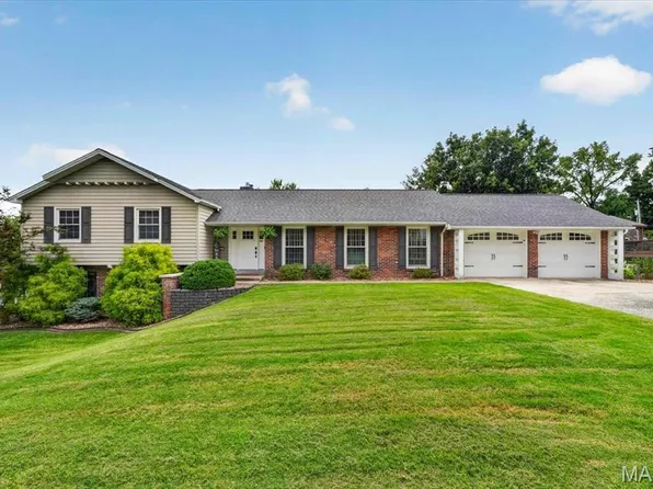 20 Shawnee Dr, Saint Charles, MO 63301