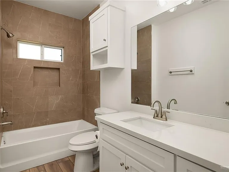 2105 E Viviana St #2 — Photo 15