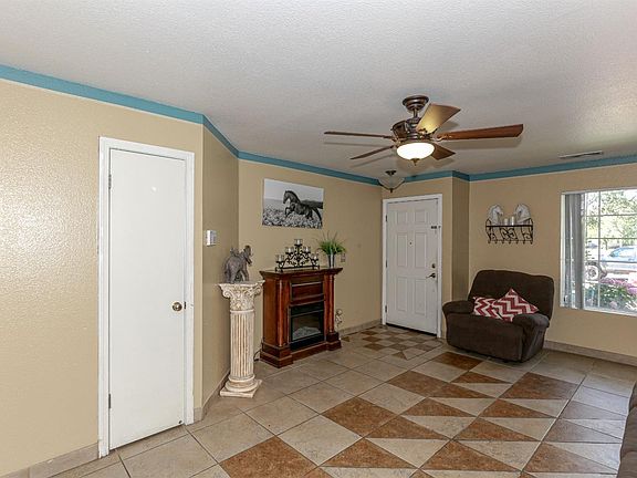 4th image of 542 Carol Louise Ln