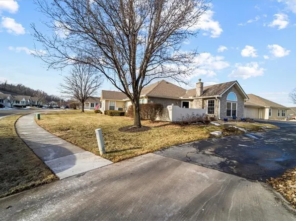 920 NE Devon Dr, Lees Summit, MO 64064