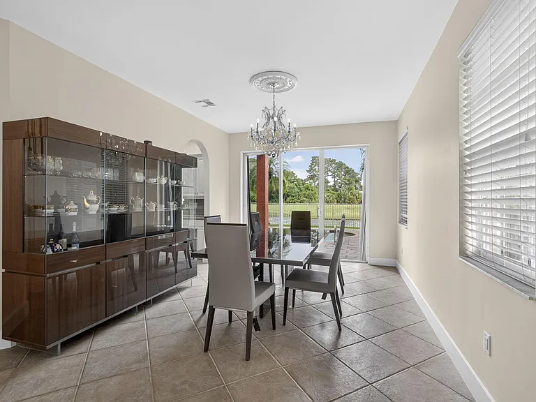 1724 Annandale Cir — Photo 15