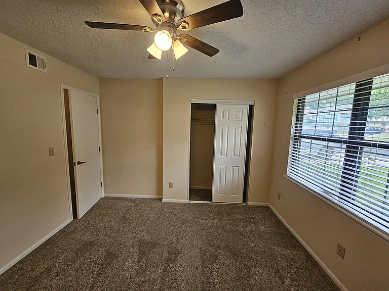 2412 NW 8th St — Photo 38