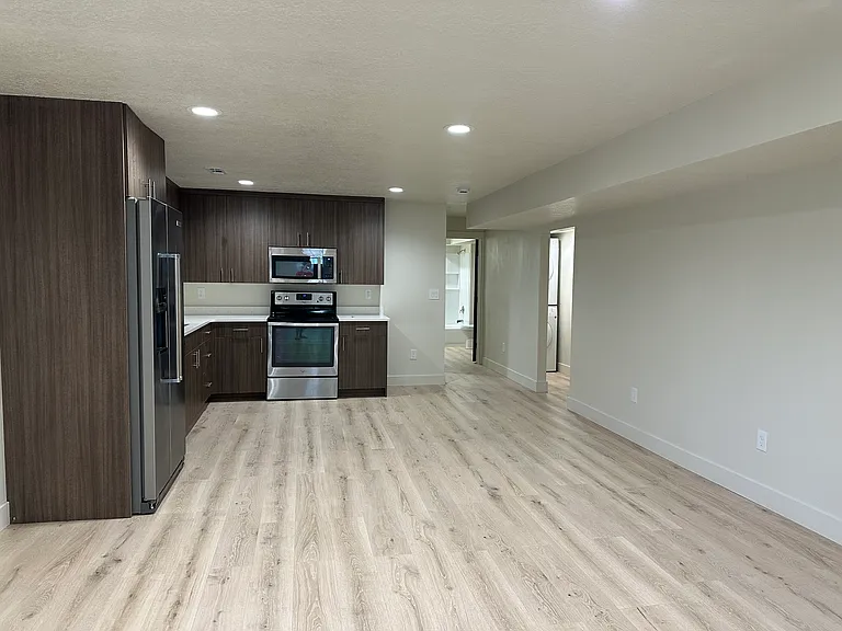 764 N Sunset Dr — Photo 4
