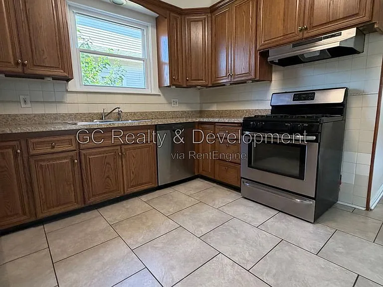 837 Thomas Ave #1 — Photo 12