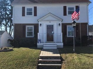 35 Rockland Ave, Cranston, RI 02910