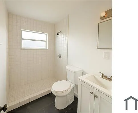 1600 Center St #A10 — Photo 2