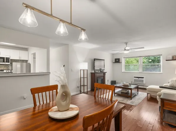 5050 Washington St APT 216, West Roxbury, MA 02132