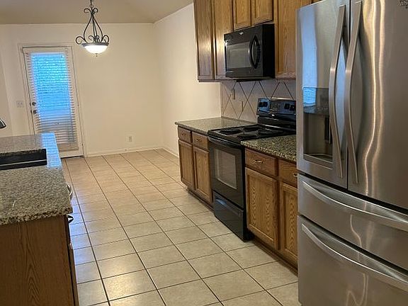 4th image of 19009 Leigh Ln