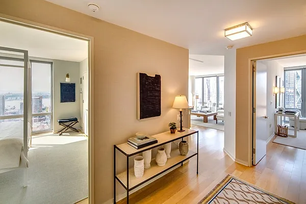 Sold by Dolly Lenz Real Estate LLC | media 28