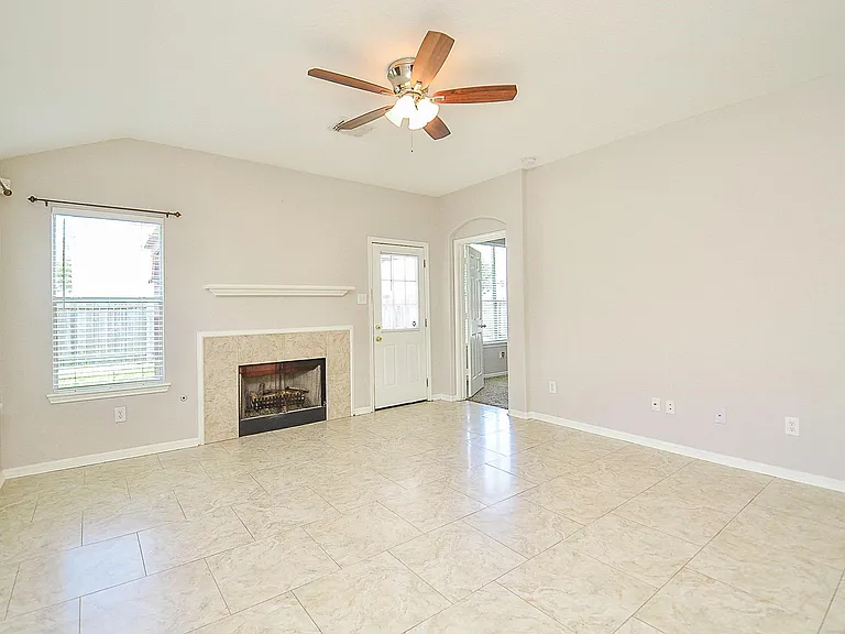 14618 Rochelle Ct — Photo 6