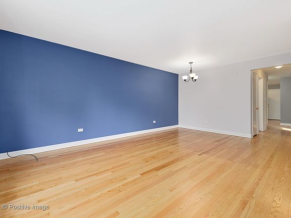 4th image of 2322 N Sacramento Ave