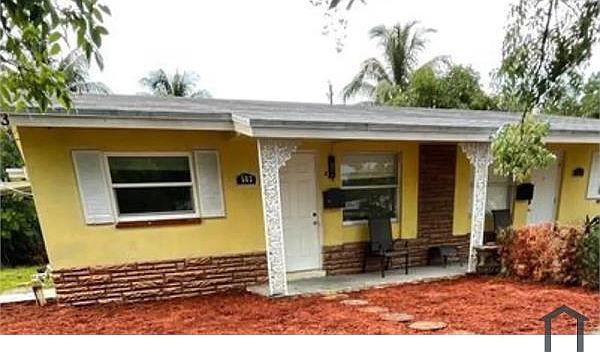 1st image of 563 NW 17th Pl