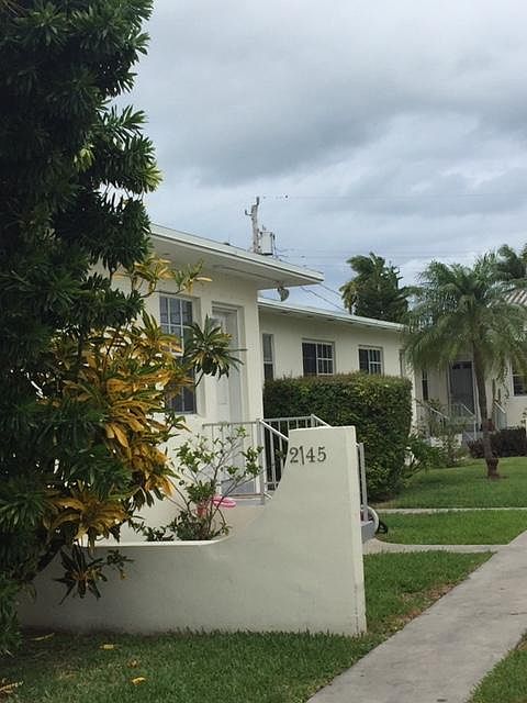 1st image of 2145 Bay Dr APT 6