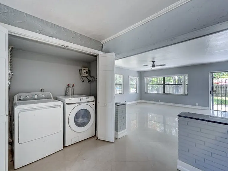 740 E Evanston Cir — Photo 12