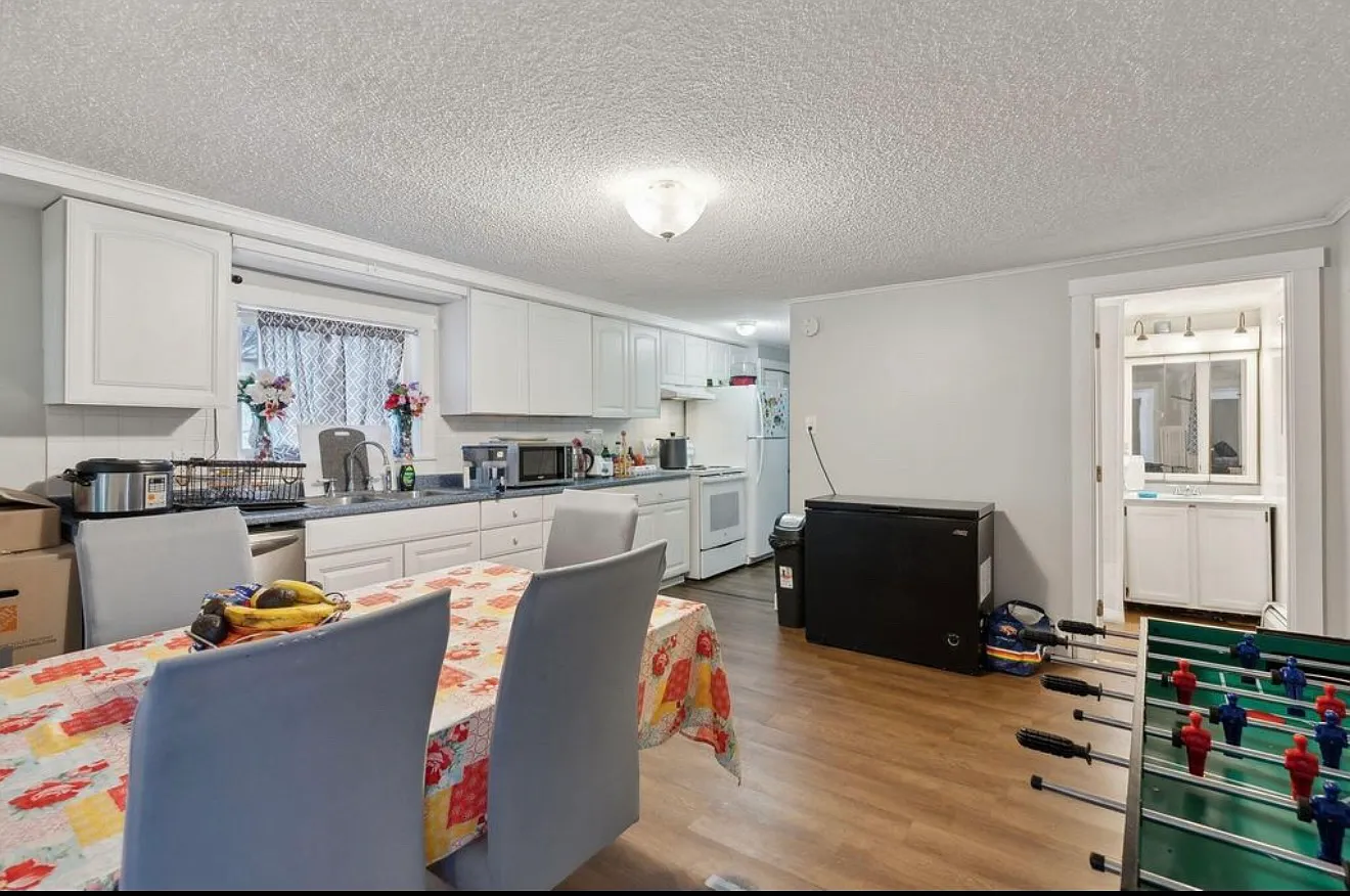 3 bed, $2,000 — Photo 1