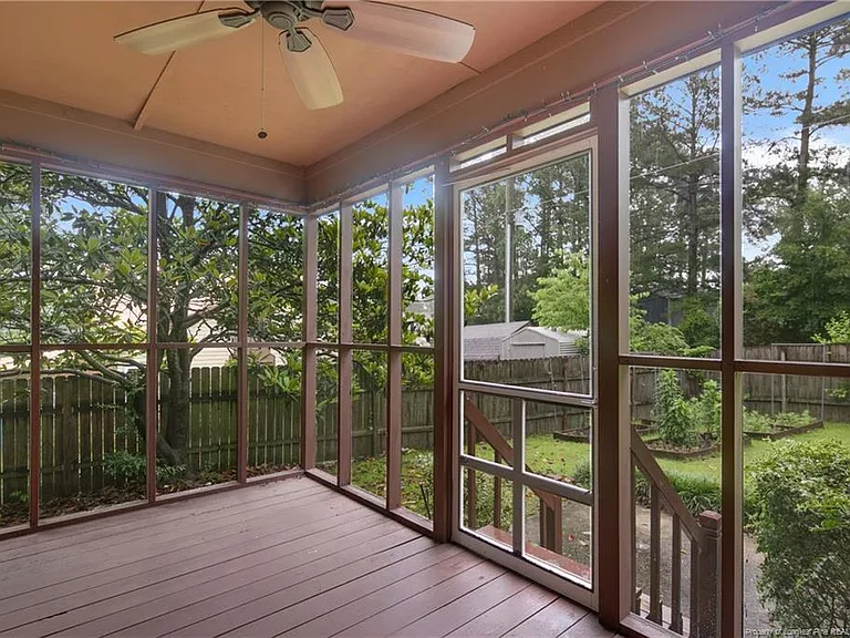405 Bannerman Ct — Photo 35
