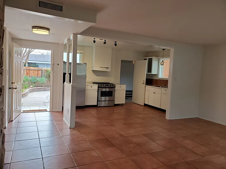 8409 Topanga Canyon Blvd — Photo 26
