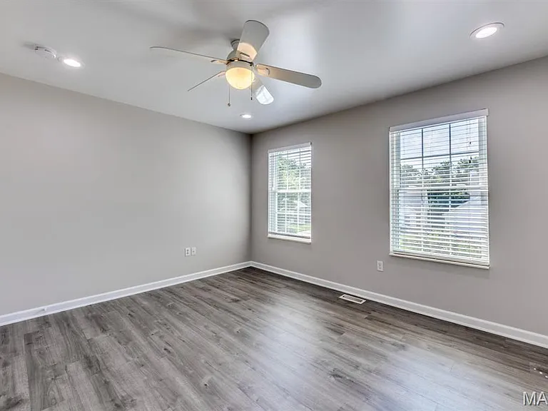 340 Emmanuel Ct — Photo 31