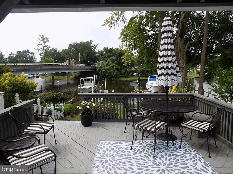 702 Towne Center Dr — Photo 23