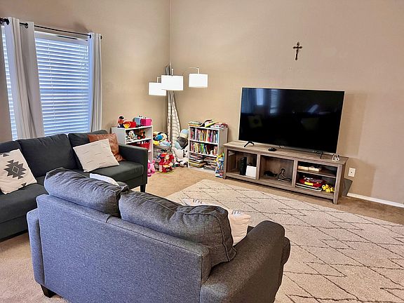 5th image of 2701 Elderberry Ln