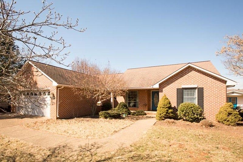 1st image of 2886 Pin Oak Dr