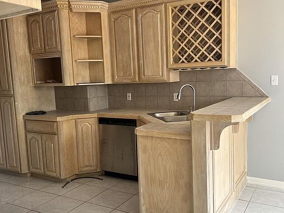 4th image of 4730 Larkspur Dr