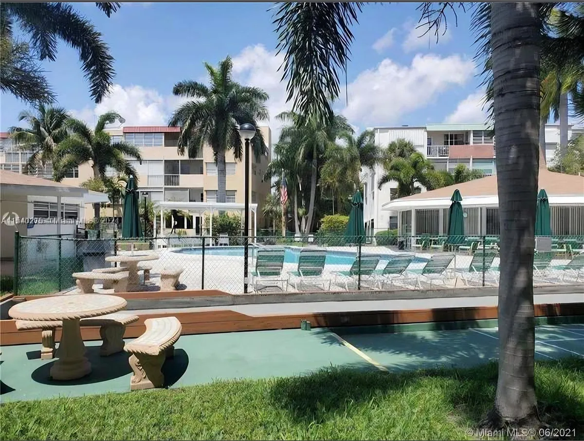 Building Photo - 1333 E Hallandale Beach Blvd #305