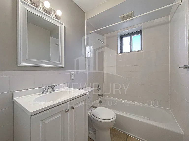 Poplar Apartments — Photo 47