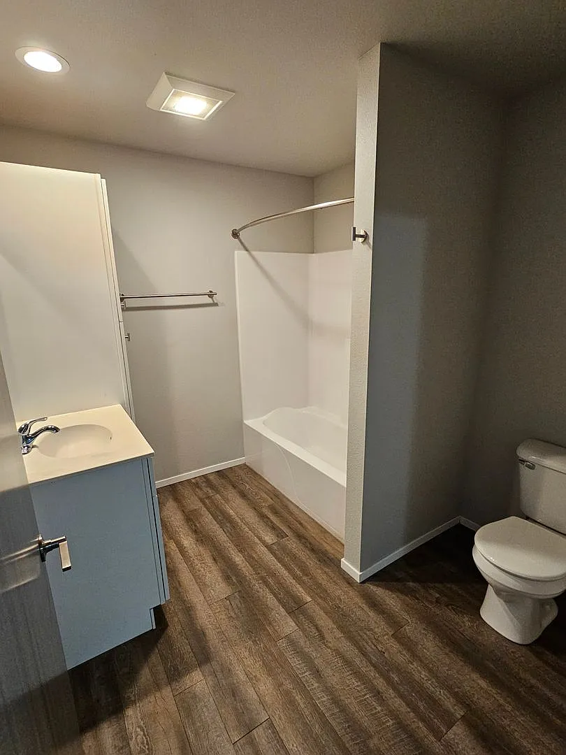 Plaza View Apartments — Photo 4