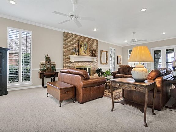 2nd image of 619 Sunset Hill Dr