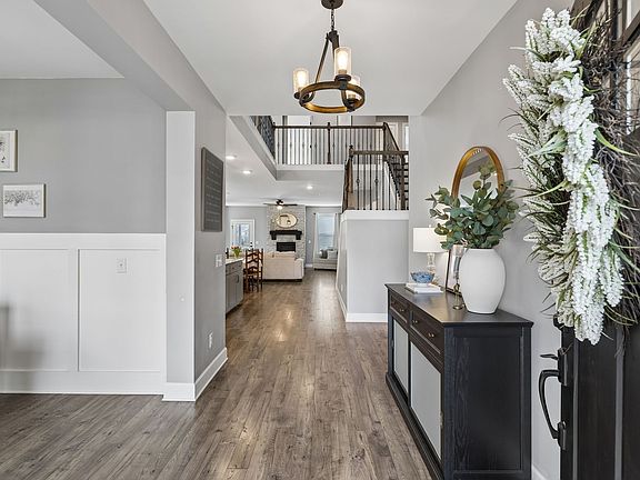 3rd image of 723 Tennypark Ln