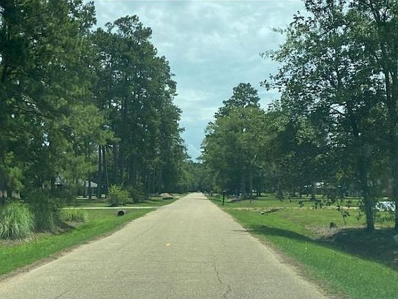Exterior Neighborhood (street photo)
