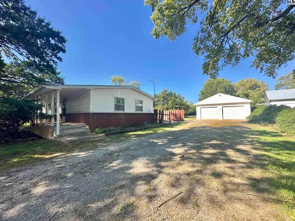 5208 W Pretty Prairie Rd, Pretty Prairie, KS 67570