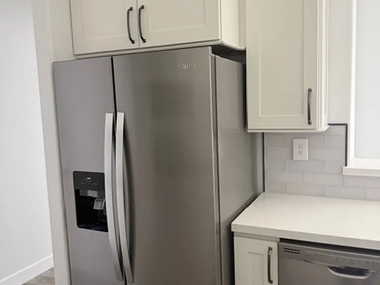 1071 Village Knoll Dr — Photo 7