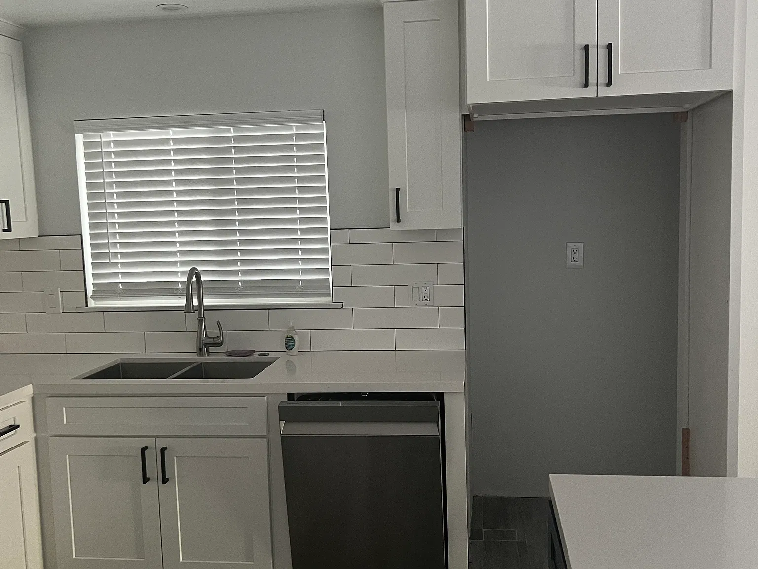 823 Kentwood Dr — Photo 3