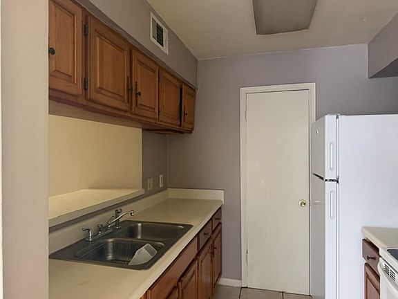 5th image of 10125 Ballina Ave APT D