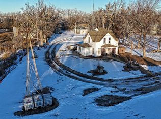 1450 V Rd, Hunter, KS 67452