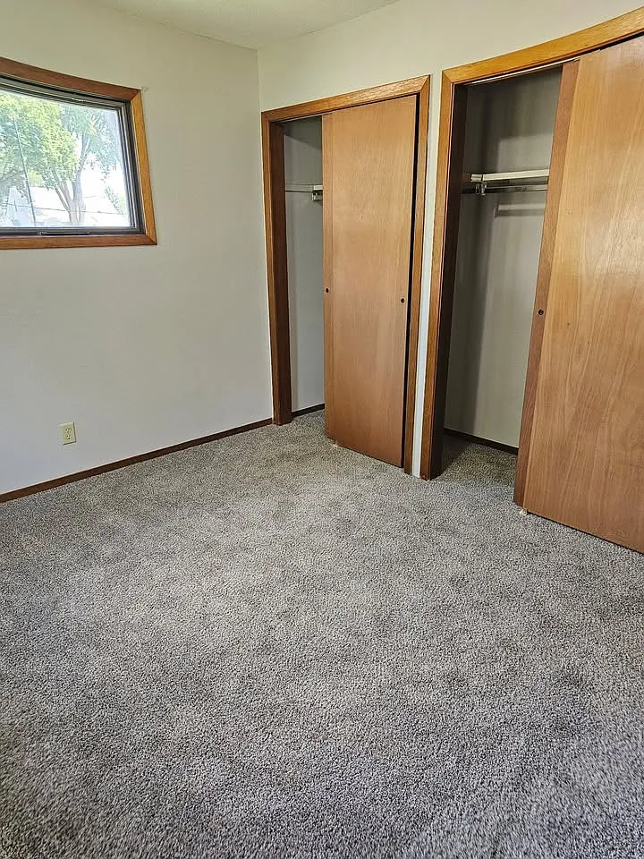 3 bed, 1.5 bath, 960 sqft, $950 — Photo 2