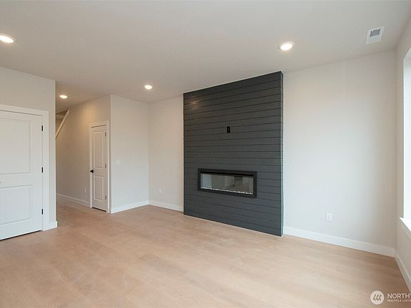 5th image of 46 Sussex Court #17