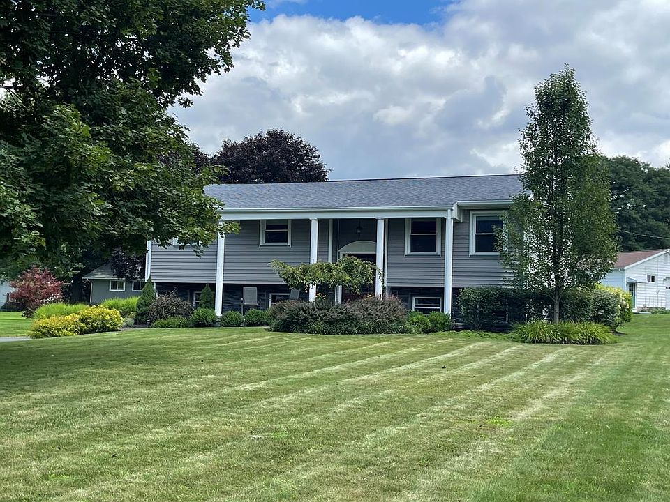 1st image of 4 Woodside Dr
