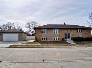 408 E Madison St, Elmhurst, IL 60126