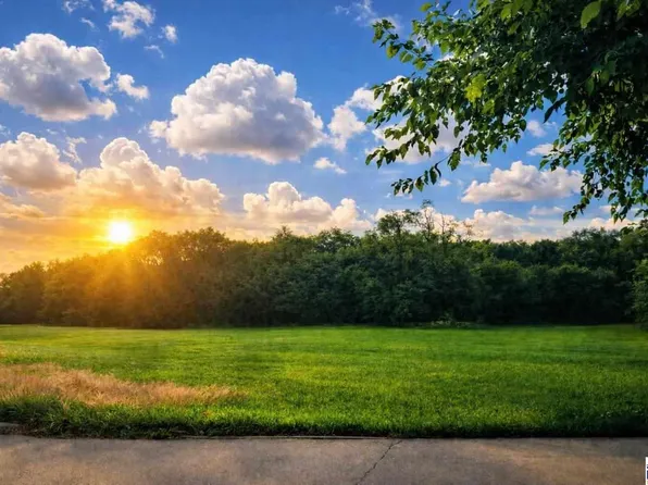 2010 Maple Ave, Terre Haute, IN 47804