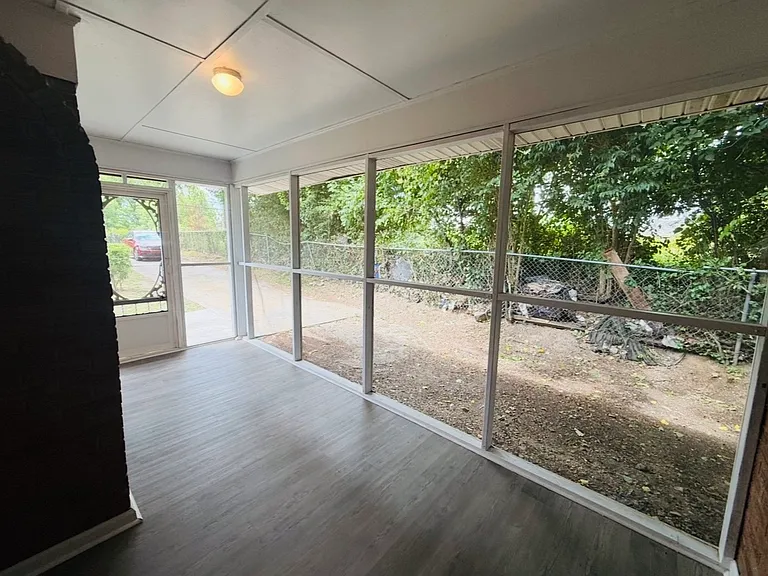 304 E Barr St — Photo 25