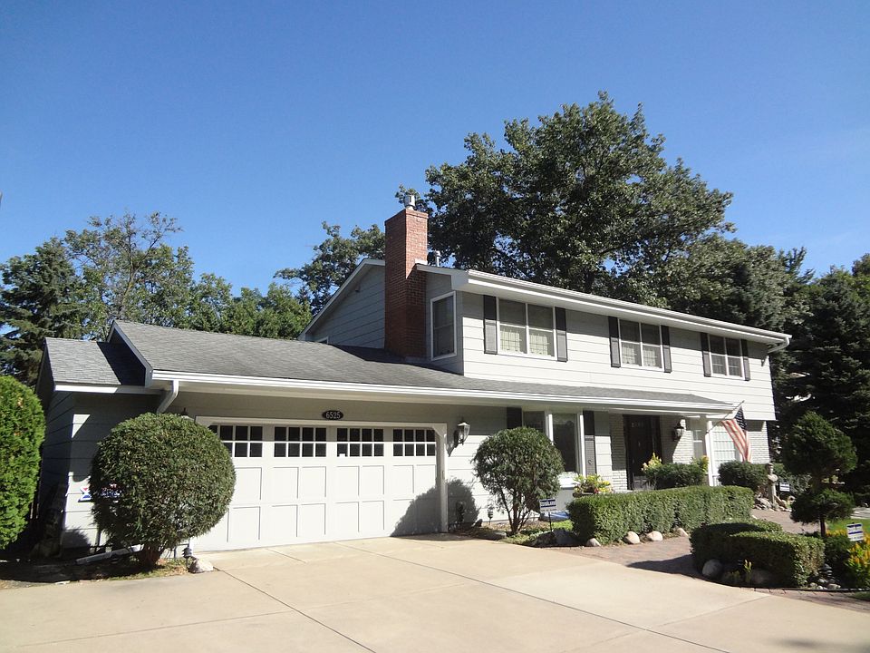Huge 2+ Garage - Concrete DW